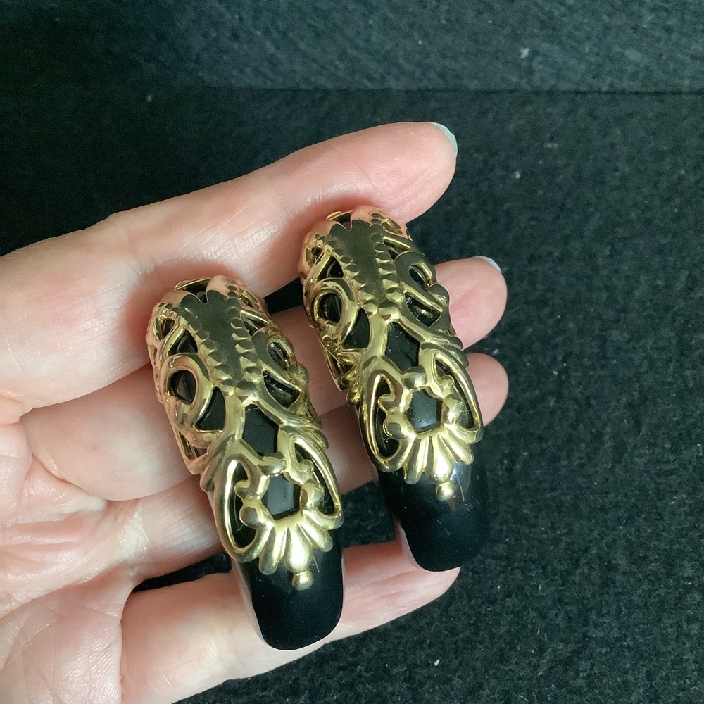 Vintage Inna Cytrine black lucite gold tone clip on earrings.